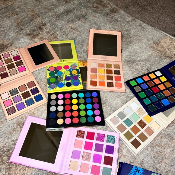 Makeup palettes